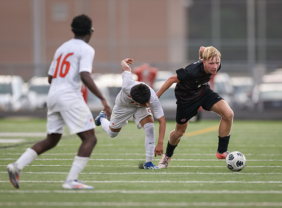 Centennial vs Osseo Varsity Soccer 198