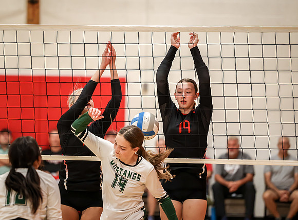 Centennial vs Mounds View Girls B Volleyball 38