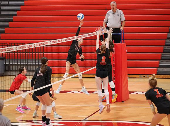 Centennial vs Osseo Girls Varsity Volleyball 199