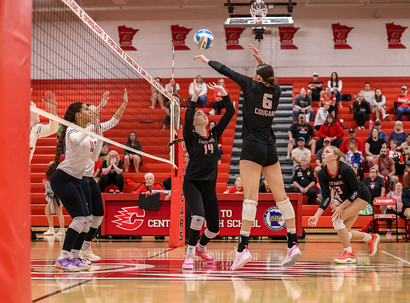 Centennial vs Coon Rapids Girls Varsity Volleyball 158