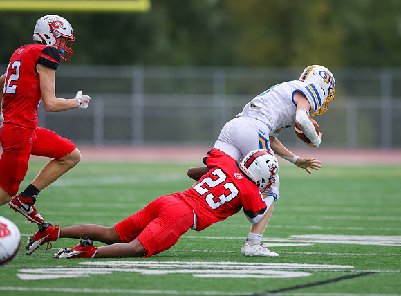 Centennial vs STMA JV Football 240