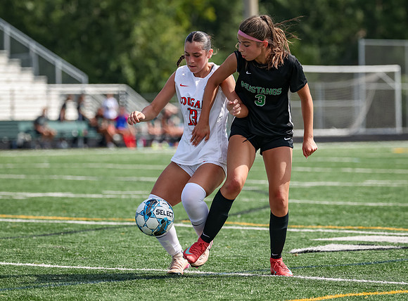 0945 Mounds View vs Centennial Varsity Soccer