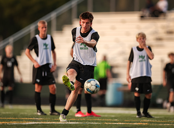0184 Mounds View vs Roseville Varsity Soccer-Edit