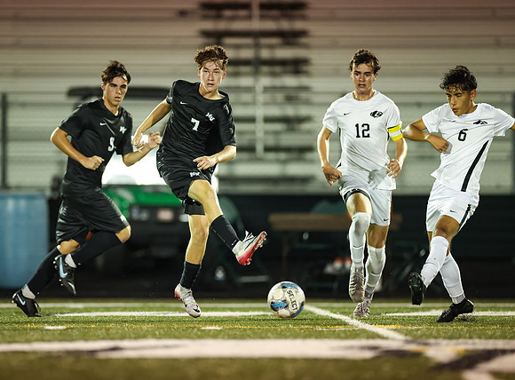 0999 Mounds View vs Roseville Varsity Soccer-Edit