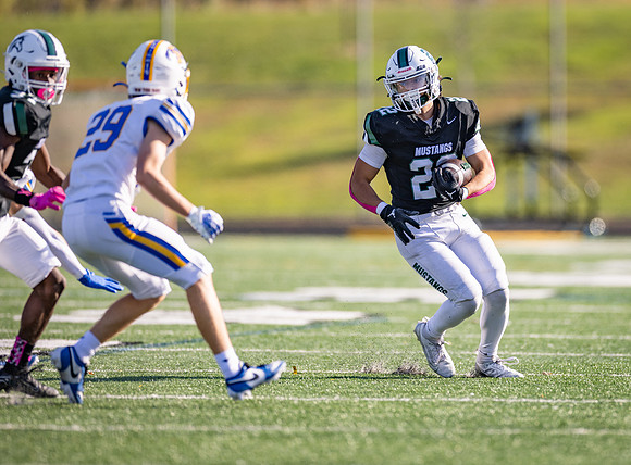 Mounds View vs STMA Varsity Football 340