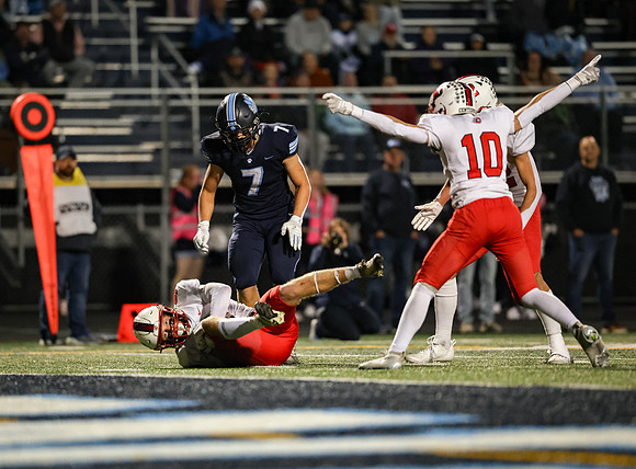 0339 Centennial vs Blaine Varsity Football