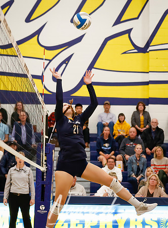 Mahtomedi vs Como Volleyball 1116