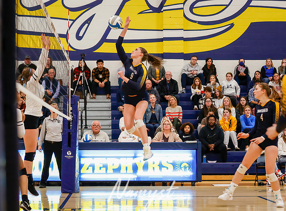 Mahtomedi vs Como Volleyball 1113