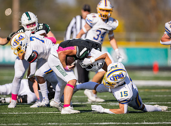Mounds View vs STMA Varsity Football 213