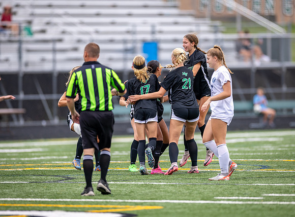 Mounds View vs Blaine Varsity Soccer 300