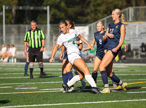 Mounds View vs Mahtomedi Girls Varisty Soccer 300