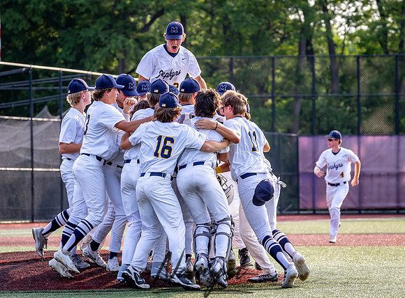 Mahtomedi vs Hill-Murray Baseball 95