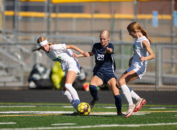 Mounds View vs Mahtomedi Girls Varisty Soccer 85