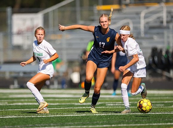 Mounds View vs Mahtomedi Girls Varisty Soccer 89