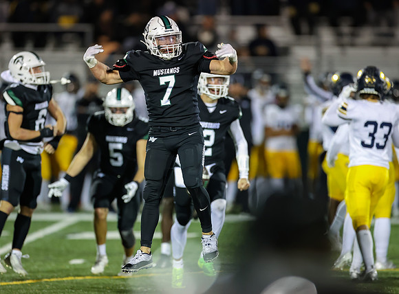 Mounds View vs Prior Lake Varsity Football 234