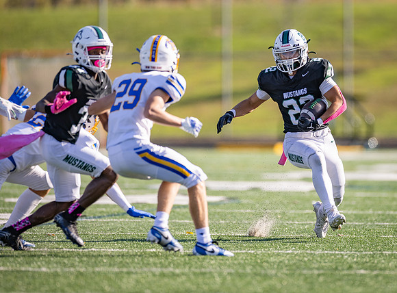 Mounds View vs STMA Varsity Football 341