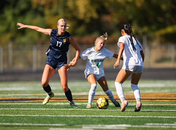 Mounds View vs Mahtomedi Girls Varisty Soccer 100