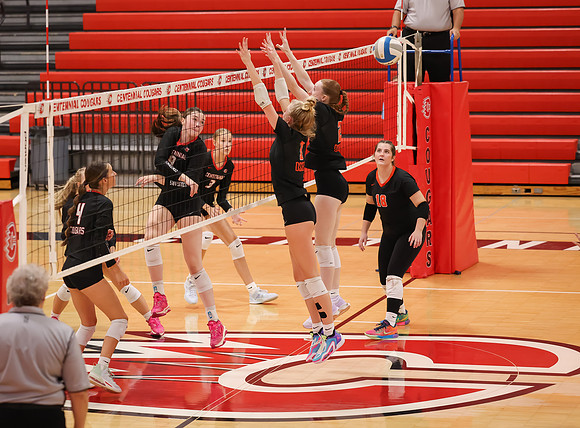 Centennial vs Osseo Girls Varsity Volleyball 203