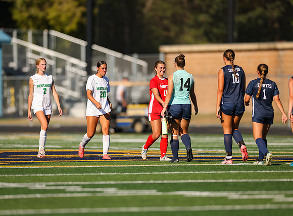 Mounds View vs Mahtomedi Girls Varisty Soccer 315