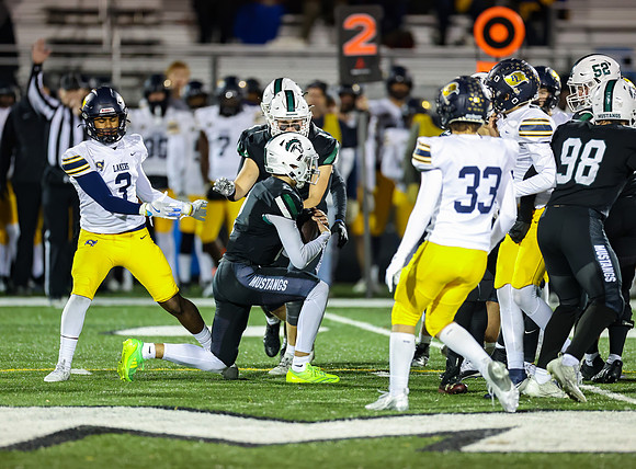Mounds View vs Prior Lake Varsity Football 225
