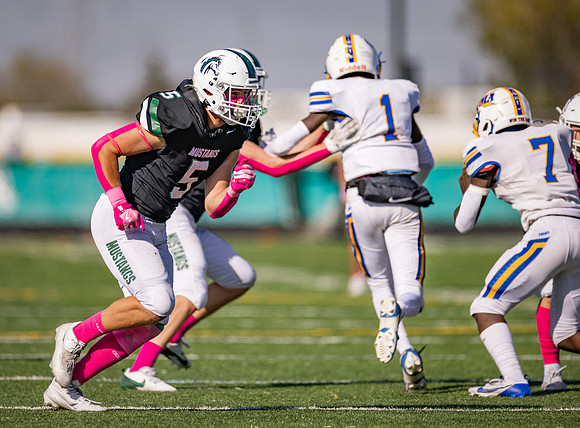 Mounds View vs STMA Varsity Football 235