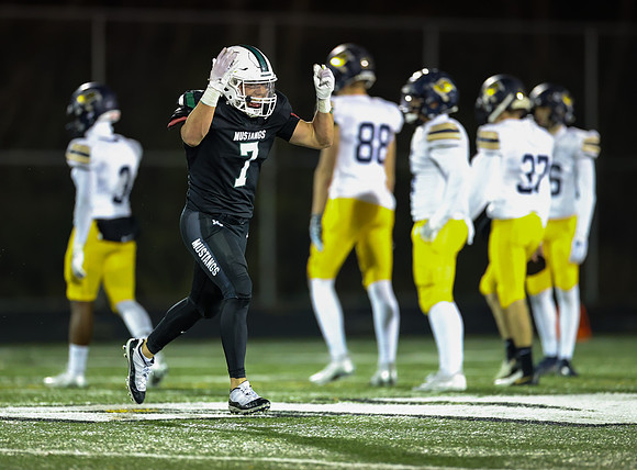 Mounds View vs Prior Lake Varsity Football 213