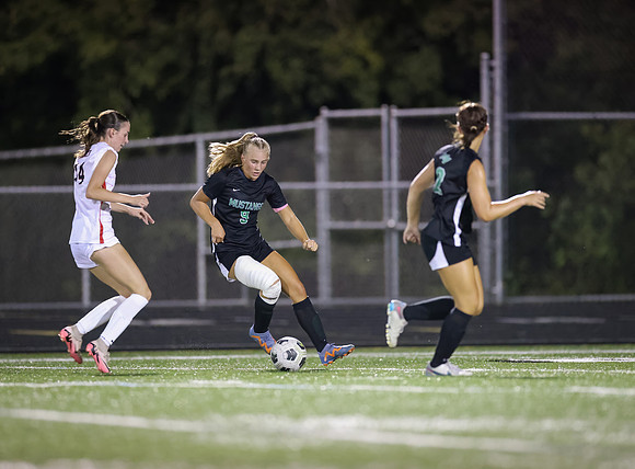 Mounds View vs Stillwater Varsity Soccer 103
