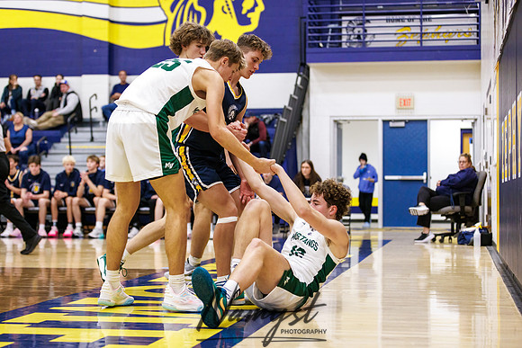 Mahtomedi vs Mounds View Boys Varsity Basketball 42