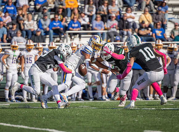 Mounds View vs STMA Varsity Football 299