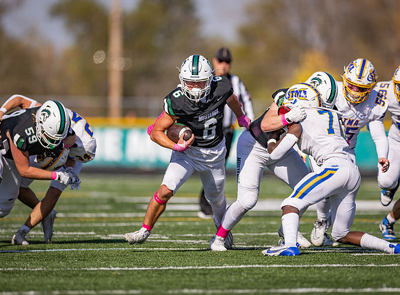Mounds View vs STMA Varsity Football 206