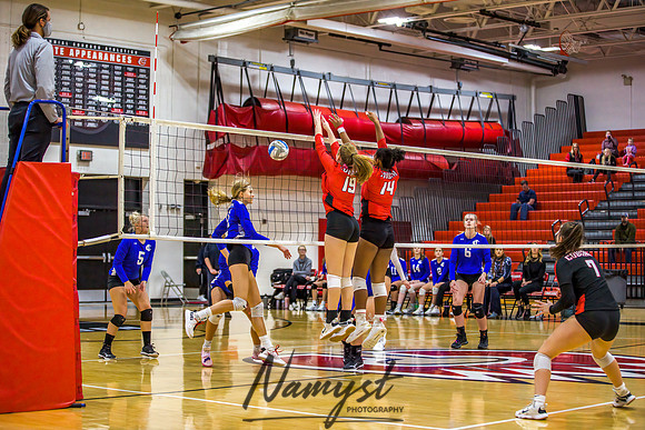 Centennial vs Cambridge Isanti Girls Varsity Volleyball 024