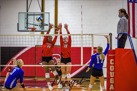 Centennial vs Cambridge Isanti Girls Varsity Volleyball 064