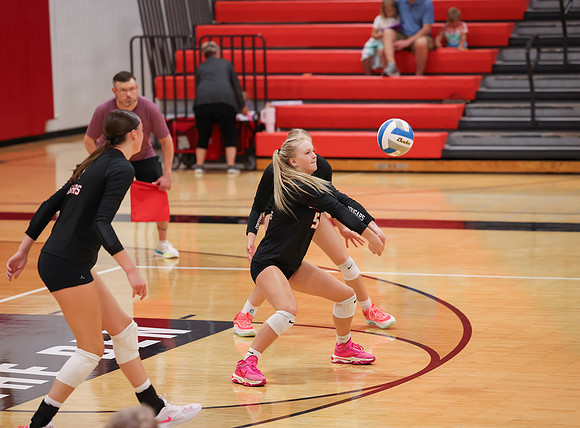 Centennial vs Osseo Girls Varsity Volleyball 205