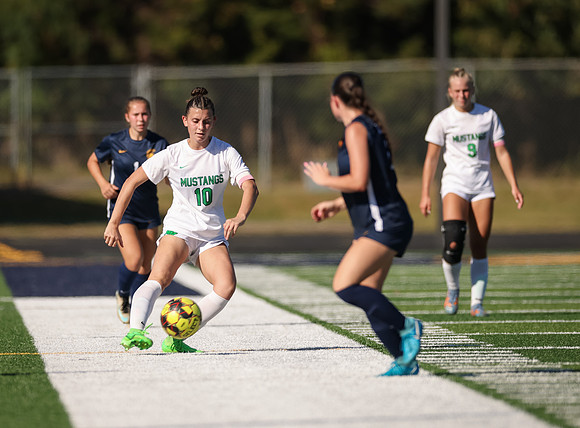 Mounds View vs Mahtomedi Girls Varisty Soccer 210