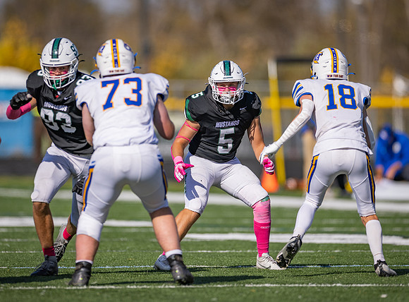Mounds View vs STMA Varsity Football 229