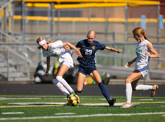 Mounds View vs Mahtomedi Girls Varisty Soccer 84