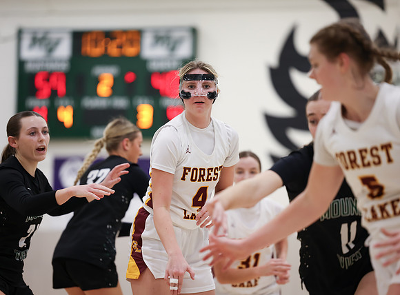 Mounds View vs Forest Lake Varsity Basketball 175