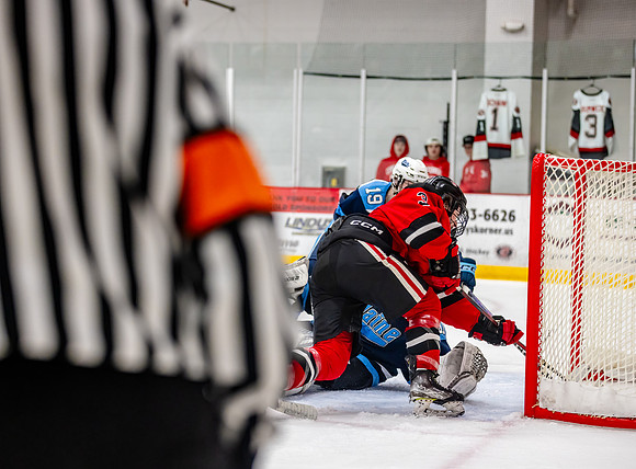 Centennial vs Blaine Varsity Hockey 375