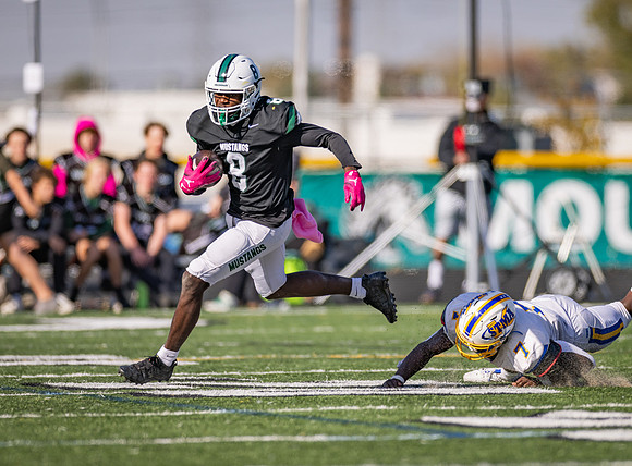 Mounds View vs STMA Varsity Football 280