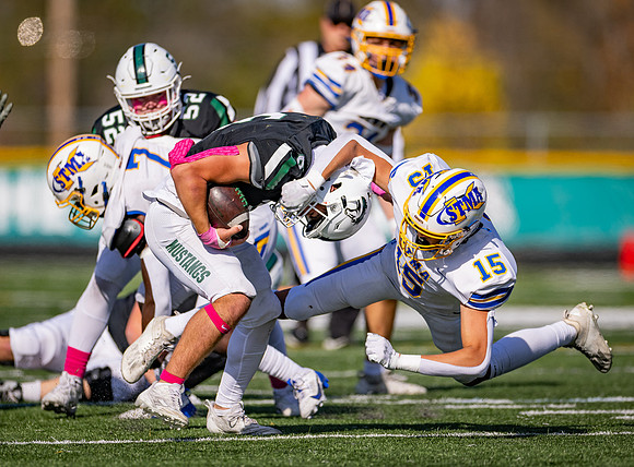 Mounds View vs STMA Varsity Football 212