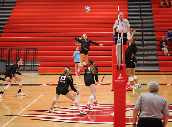Centennial vs Osseo Girls Varsity Volleyball 211
