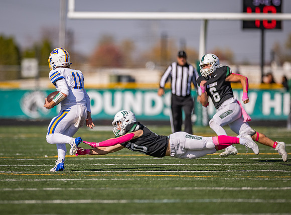 Mounds View vs STMA Varsity Football 181