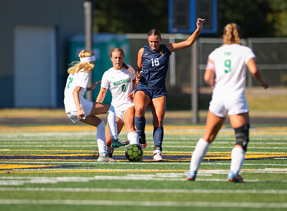 Mounds View vs Mahtomedi Girls Varisty Soccer 127