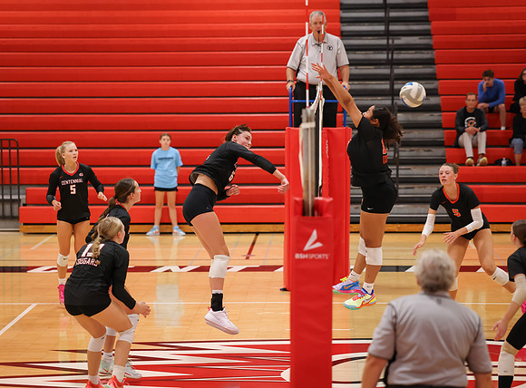 Centennial vs Osseo Girls Varsity Volleyball 216