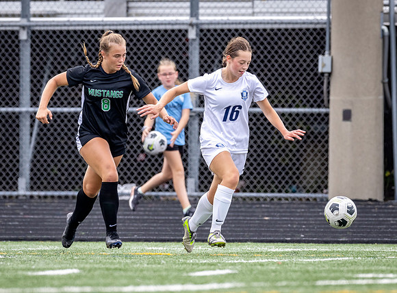 Mounds View vs Blaine Varsity Soccer 150