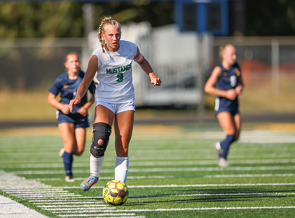 Mounds View vs Mahtomedi Girls Varisty Soccer 220