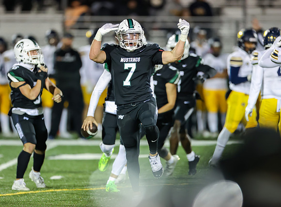 Mounds View vs Prior Lake Varsity Football 232