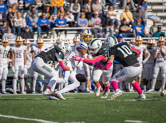 Mounds View vs STMA Varsity Football 300