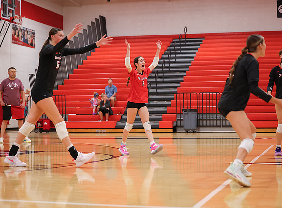 Centennial vs Osseo Girls Varsity Volleyball 122
