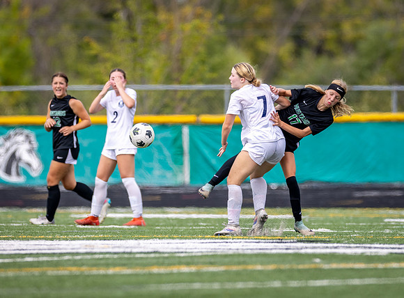 Mounds View vs Blaine Varsity Soccer 211